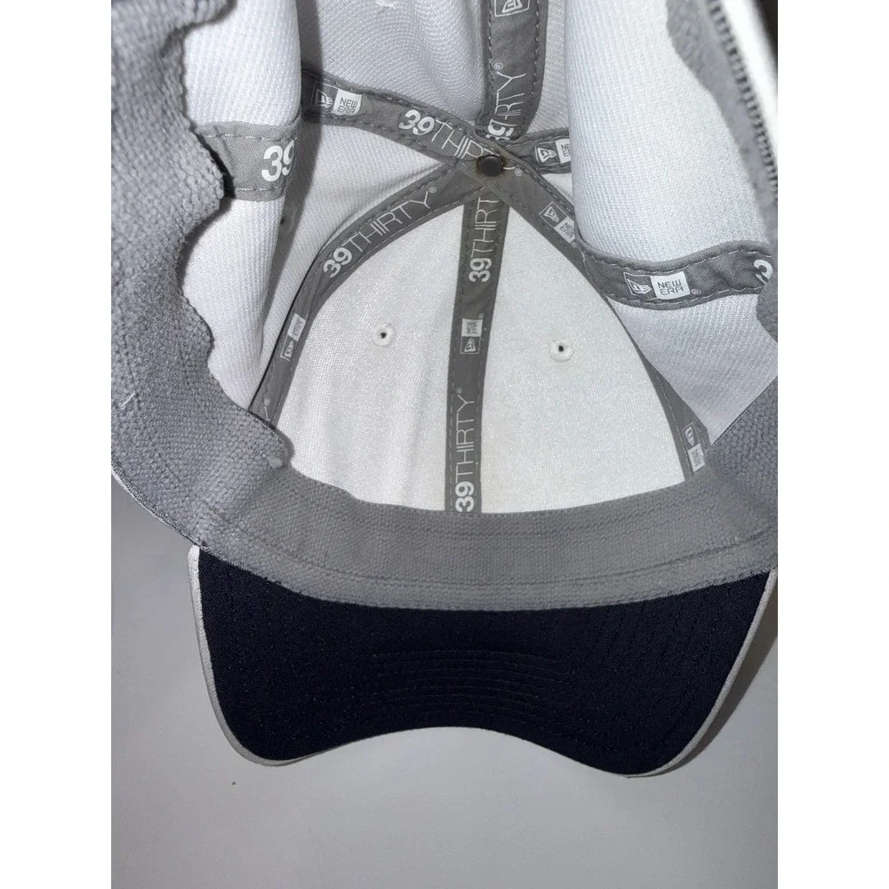 New Era 39THIRTY Boston Red Sox Hat Mens Medium Large White Navy Blue StretchFit